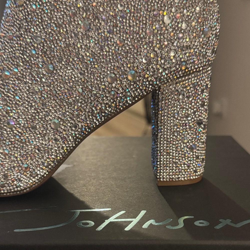 🔥Betsey Johnson🔥SB CADY RHINESTONE Silver Crystal-Studded Ankle Booties🔥NEW - Picture 2 of 16